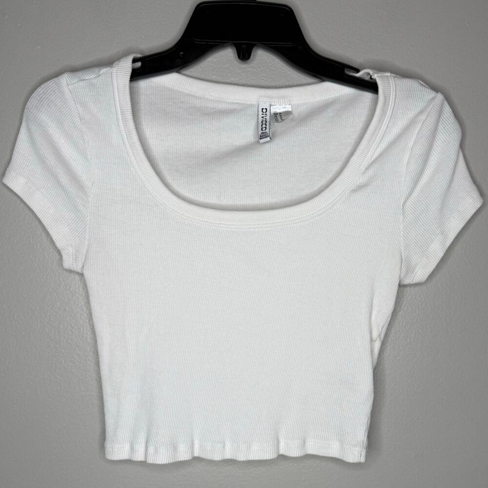 Divided White Cropped Scoop Neck Ribbed Baby Tee Womens Size Medium